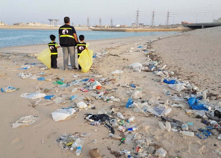 دراسة: النفايات البشرية تهدد الحياة البحرية في الكويت: هل يحرم الكويتيون من الشواطئ؟