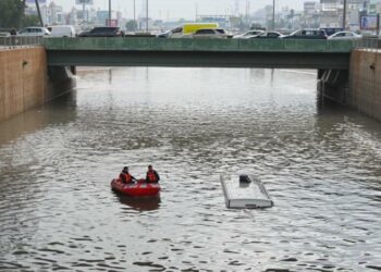 البنى التحتية الكويتية ومخاطر الفيضانات: ضعف التخطيط والصيانة يغرق البلاد