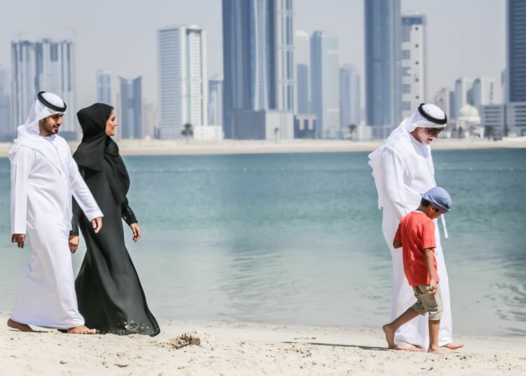 شبح التهرم السكاني يهدد الكويتيين مستقبلاً: انخفاض مقلق في معدلات الانجاب والخصوبة ونسب الزواج