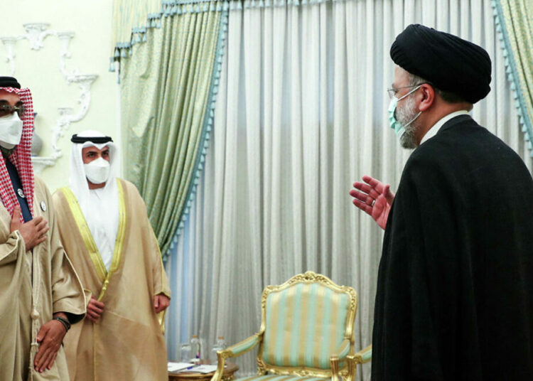 دول الخليج وإيران: سباق نحو مصالحة تاريخية أم مواجهة مسلحة في 2022؟