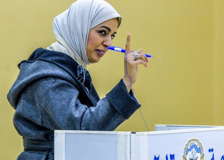 ممارسة الكويتيات للعمل السياسي الأقل عربياً